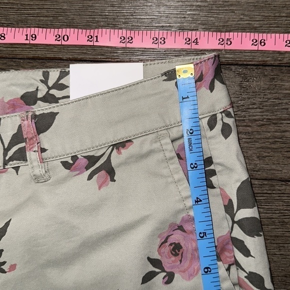 Lane Bryant Green Floral Shorts - Picture 10 of 11